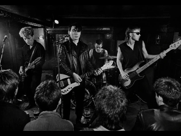 The Comsat angels tocando en vivo en 1980 (recreación)